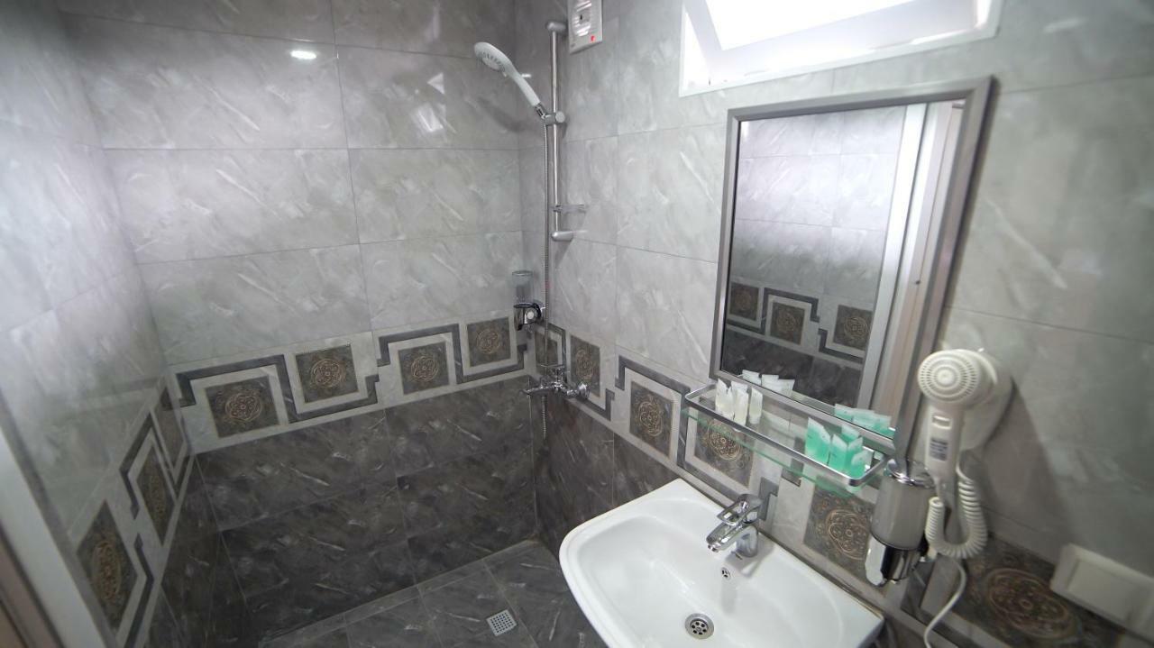 Hotel Progress Μπατούμι Εξωτερικό φωτογραφία